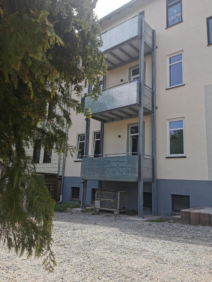 Bohnapartments: Stadtblick Zechenhaus mit Balkon und Parkplatz Ilmenau Exterior photo